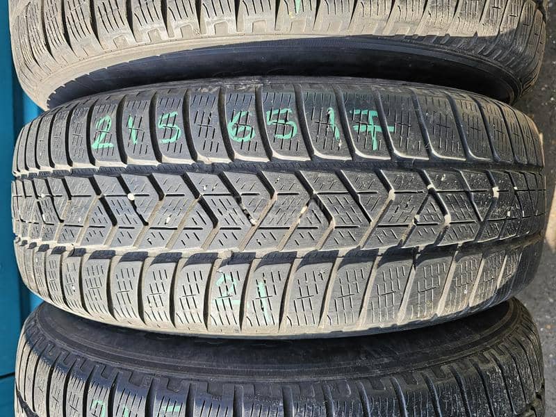 Pirelli 215/65 R17 Zimska
