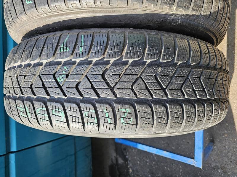 Pirelli 215/65 R17 Zimska