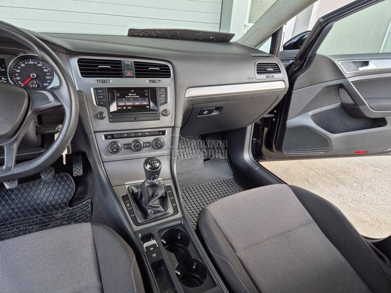 Volkswagen Golf 7 1.2 b