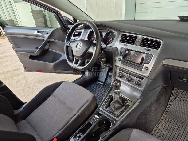 Volkswagen Golf 7 1.2 b