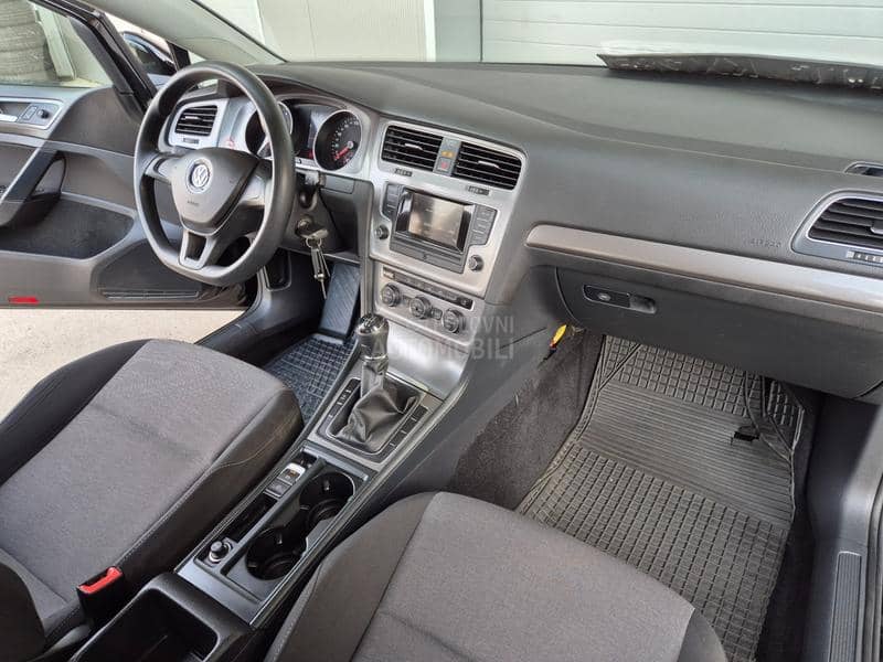 Volkswagen Golf 7 1.2 b