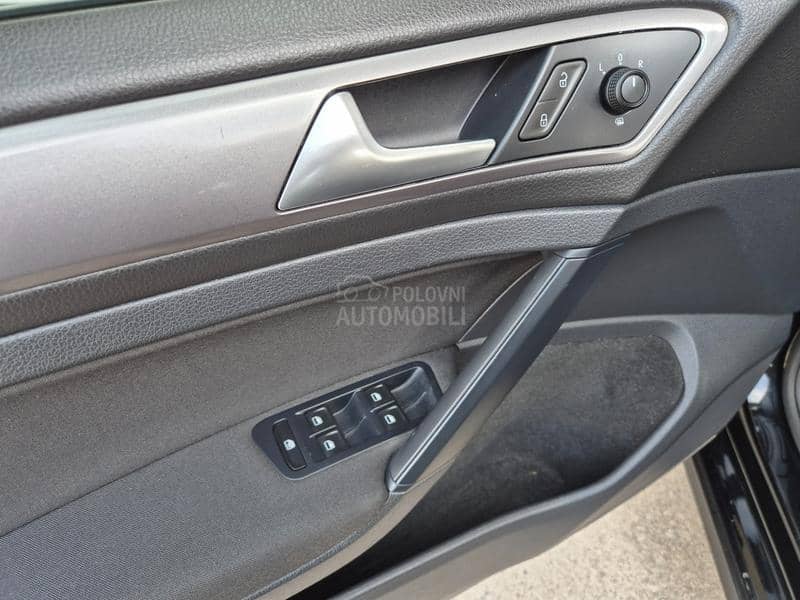 Volkswagen Golf 7 1.2 b