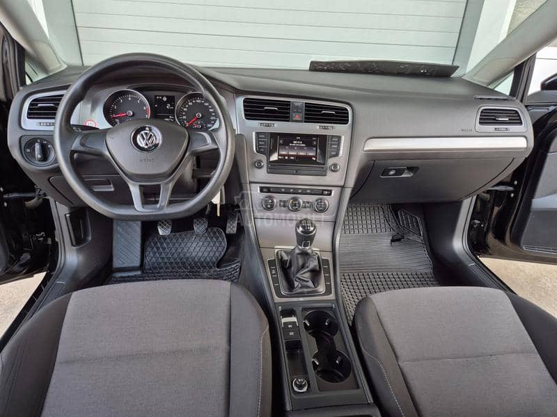Volkswagen Golf 7 1.2 b