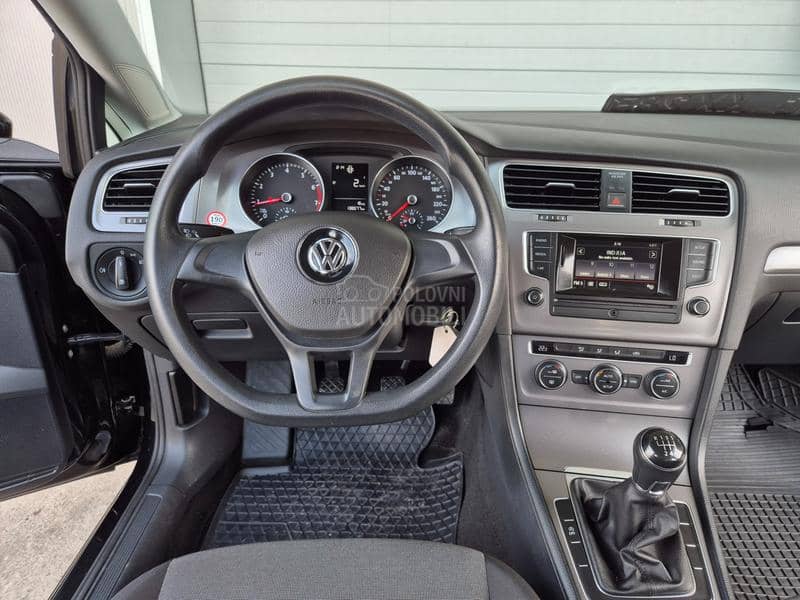 Volkswagen Golf 7 1.2 b