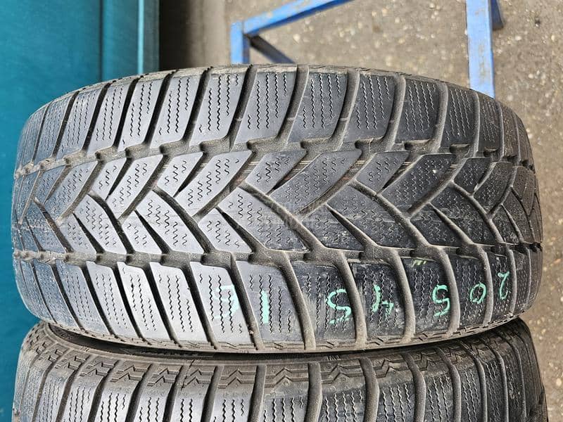 Dunlop 205/45 R16 Zimska