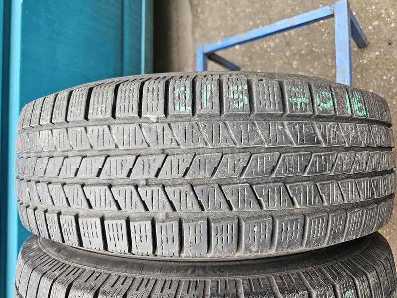 Pirelli 215/70 R16 Zimska