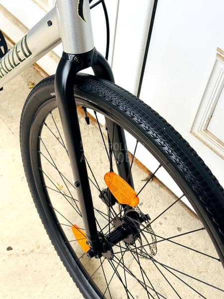 Specialized Sirrus x 28