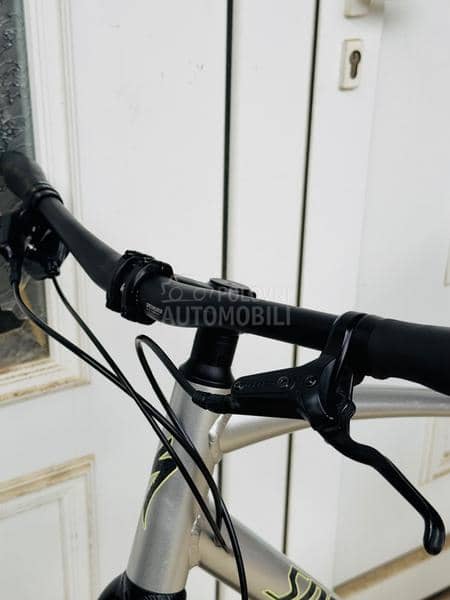 Specialized Sirrus x 28