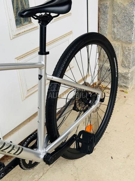 Specialized Sirrus x 28