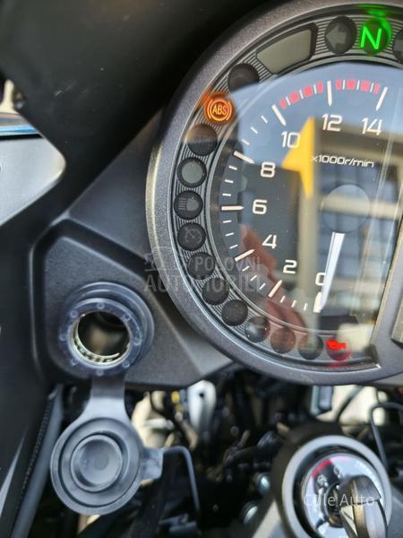 Kawasaki Versys 1100S