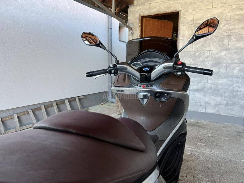 Piaggio x10