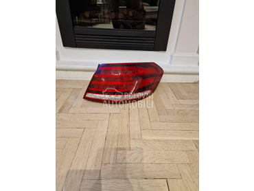 Desno stop svetlo W212 LCI za Mercedes Benz E 124, E 200, E 220 ... od 2014. do 2017. god.