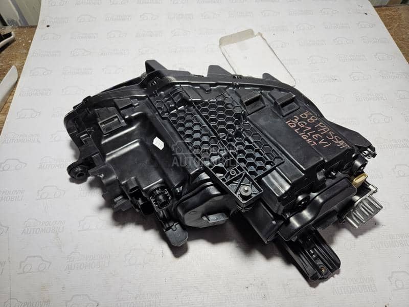 PASSAT B8 IQ LIGHT FAR LEVI