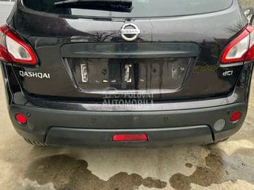 Branik zadnji crni GABG za Nissan Qashqai od 2006. do 2013. god.