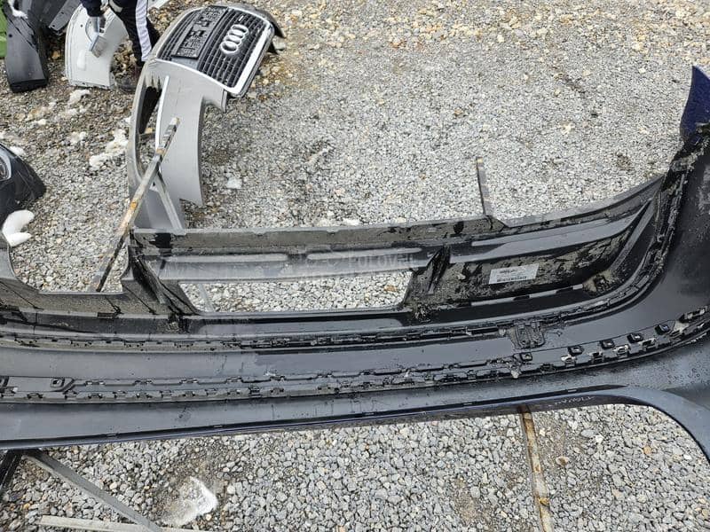 TIGUAN 5NA BRANIK ZADNJI