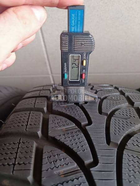 Bridgestone 235/60 R18 Zimska