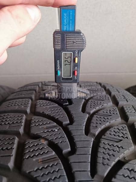 Bridgestone 235/60 R18 Zimska