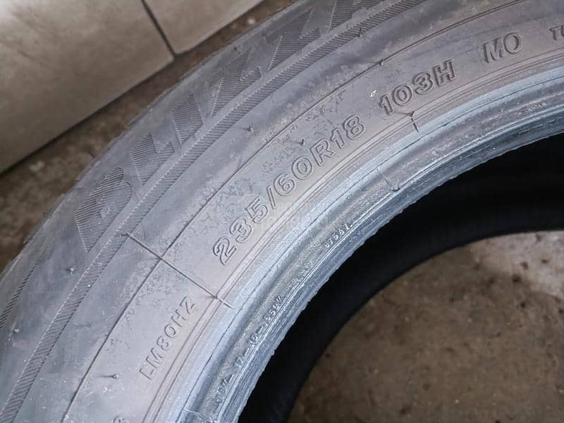 Bridgestone 235/60 R18 Zimska