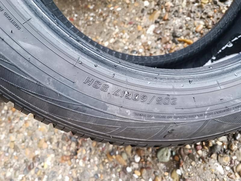 Falken 205/60 R17 Zimska