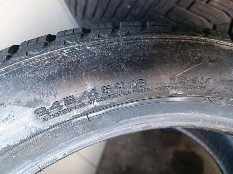 Goodyear 245/45 R18 Zimska