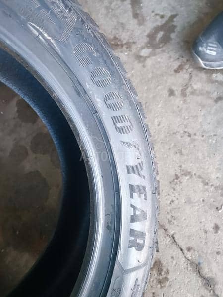 Goodyear 245/45 R18 Zimska