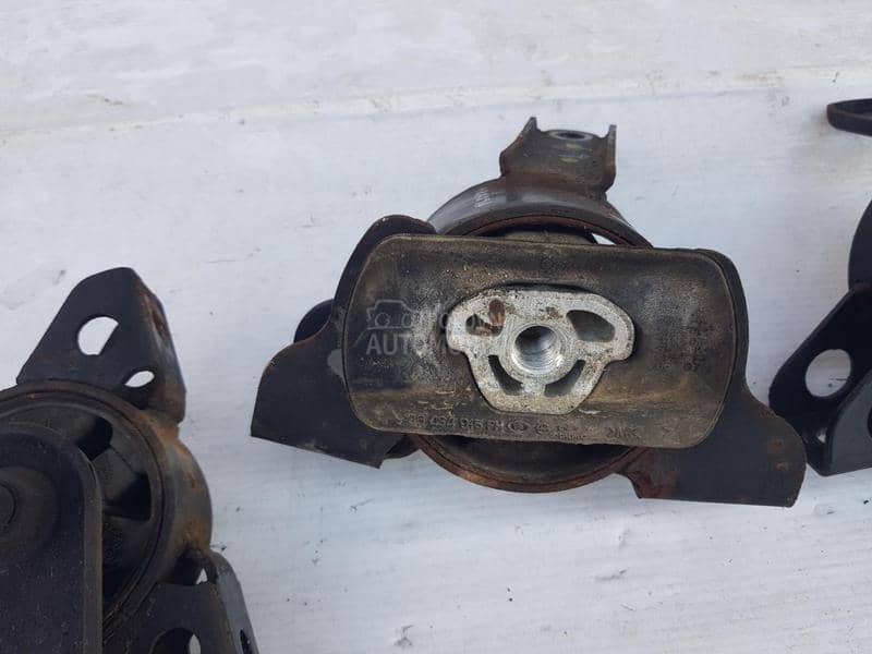 NOSAČI MOTORA,MENJAČA  800 CM