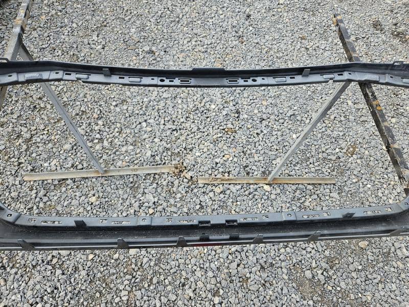 E TRON BRANIK 4KE PREDNJI