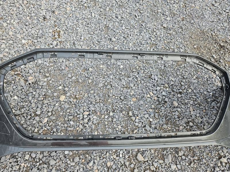 E TRON BRANIK 4KE PREDNJI