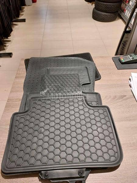 Tipske gumene patosnice