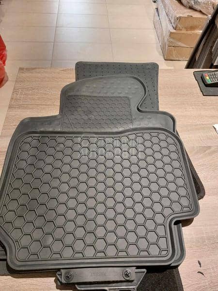 Tipske gumene patosnice