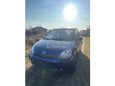 Toyota Yaris 2011. god. -  kompletan auto u delovima