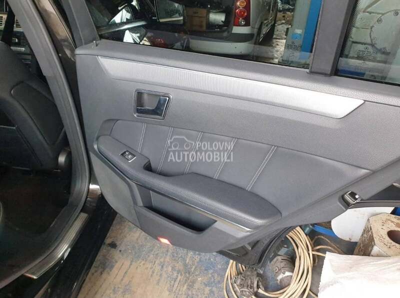 Mercedes Benz E 220 2013. god. -  kompletan auto u delovima