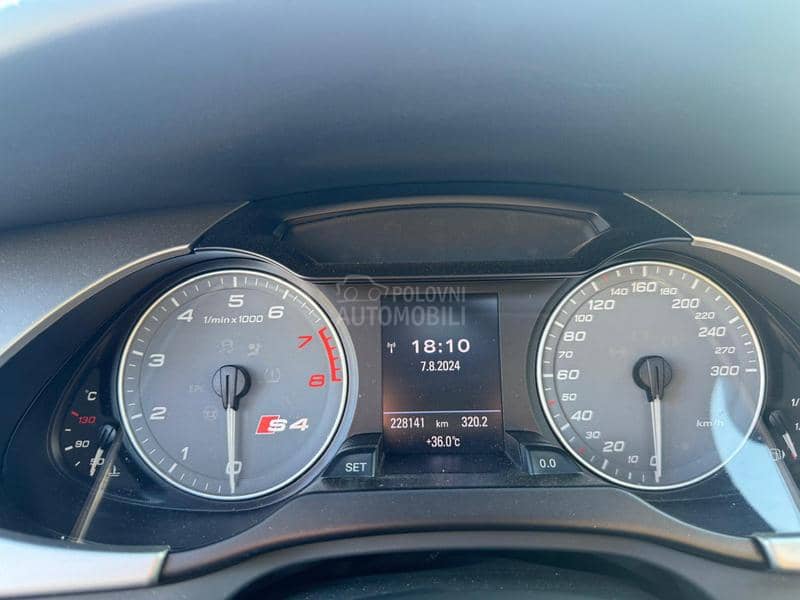 Audi S4 