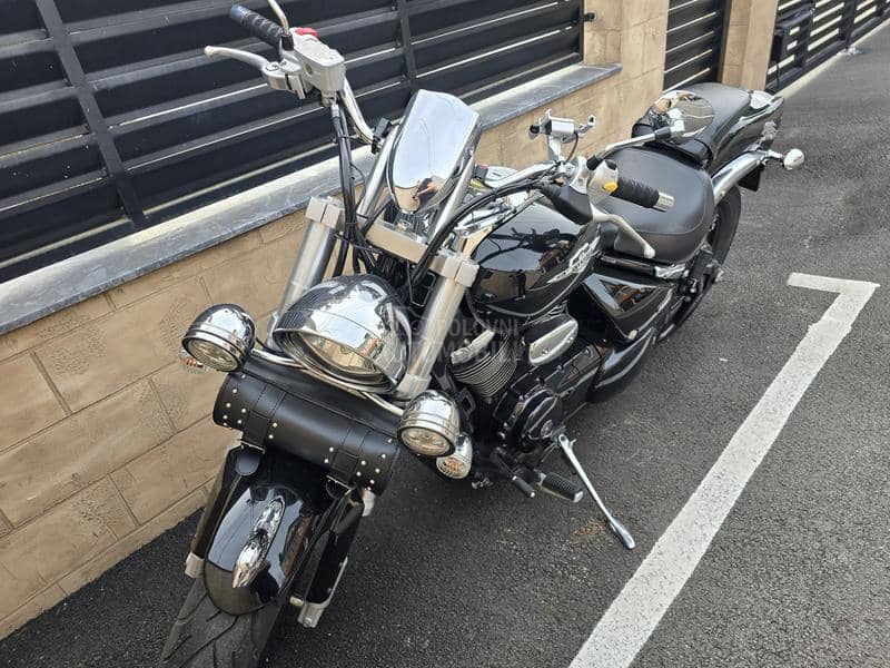 Suzuki Intruder