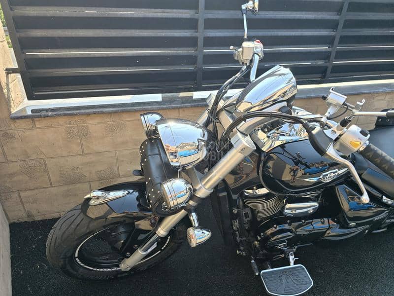 Suzuki Intruder