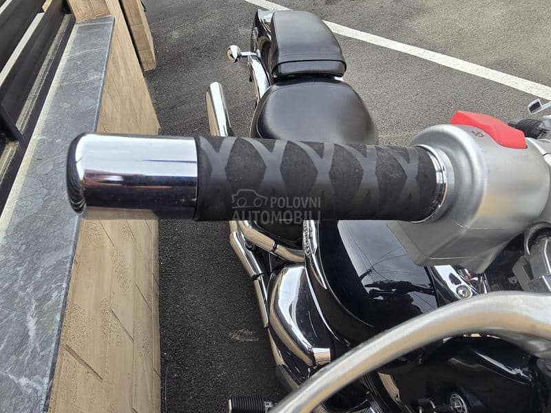 Suzuki Intruder