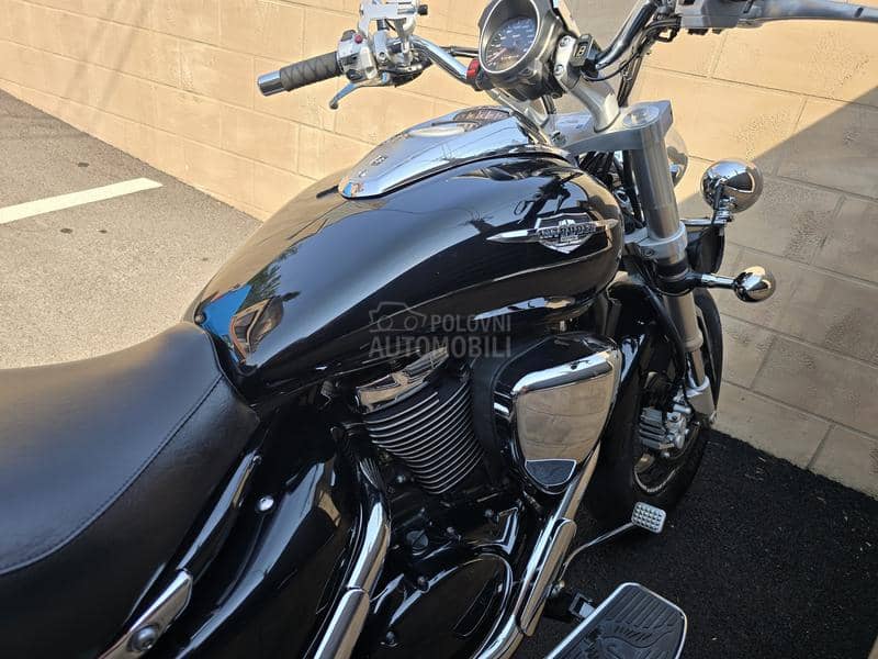 Suzuki Intruder