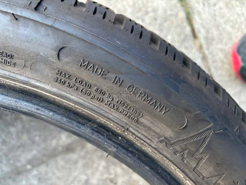 Dunlop 245/40 R18 Zimska