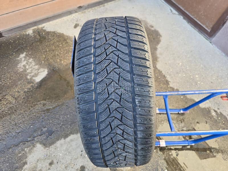 Dunlop 245/45 R17 Zimska