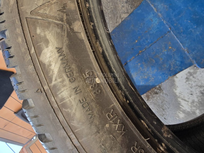 Dunlop 245/45 R17 Zimska