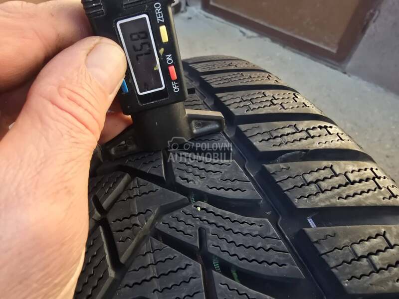 Dunlop 245/45 R17 Zimska