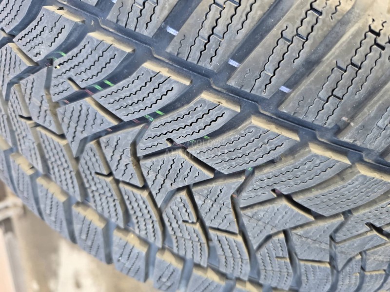 Dunlop 245/45 R17 Zimska