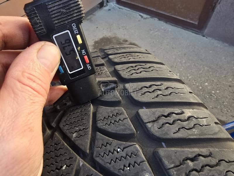 Dunlop 245/45 R17 Zimska