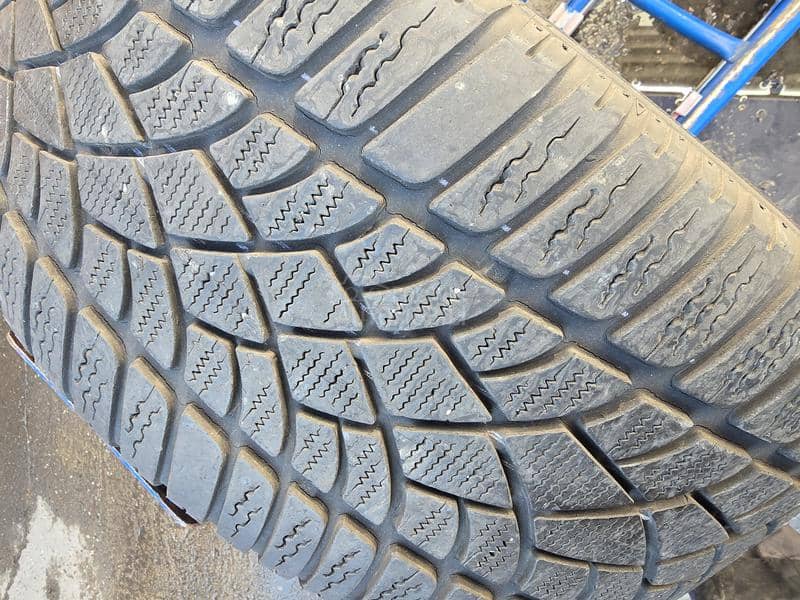 Dunlop 245/45 R17 Zimska
