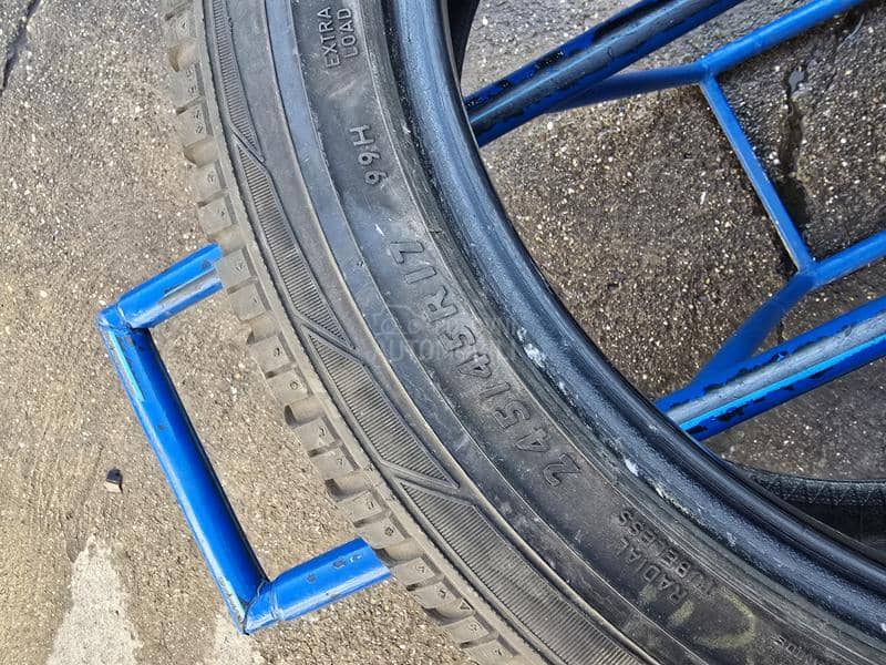 Dunlop 245/45 R17 Zimska