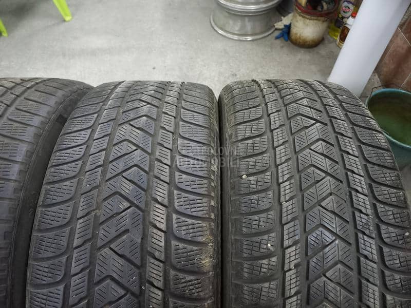 Pirelli 275/45 R21 Zimska