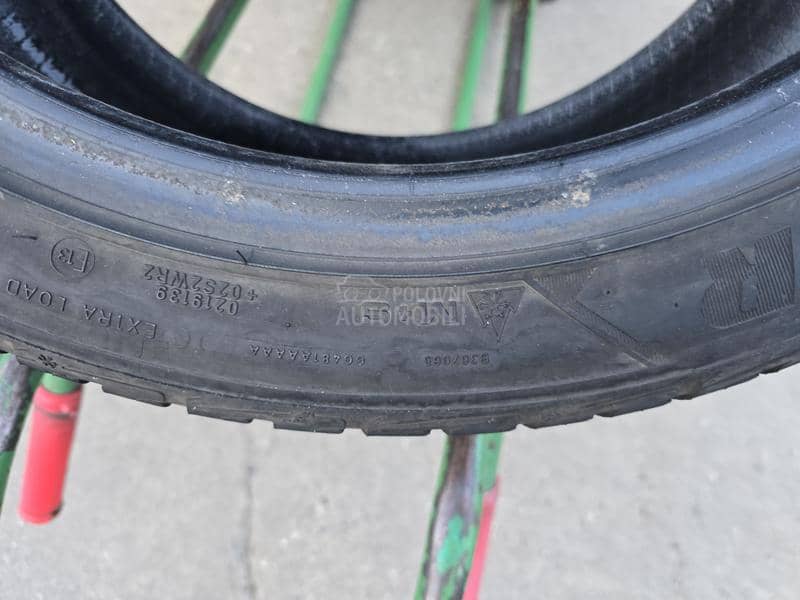 Goodyear 235/45 R17 Zimska