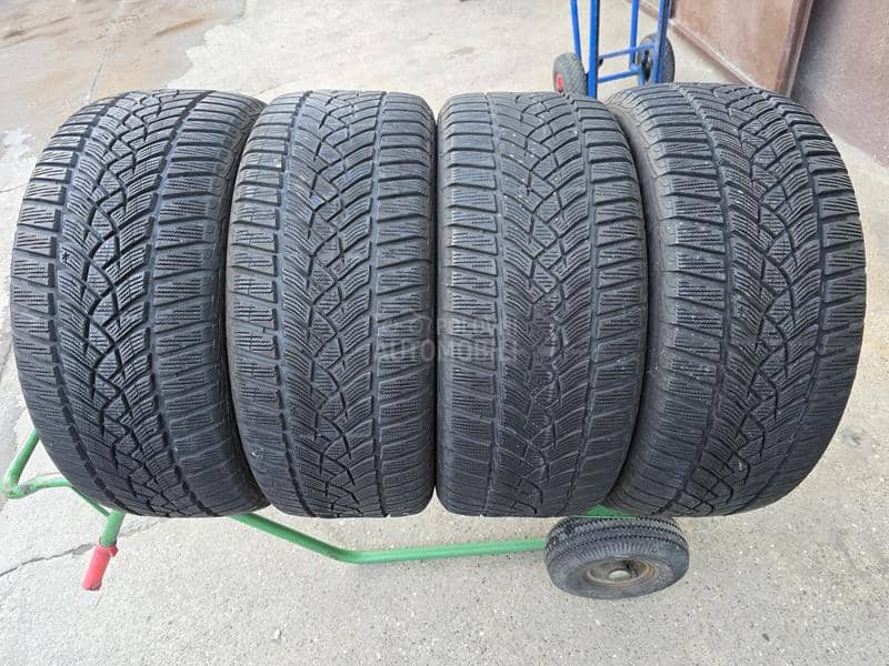 Goodyear 235/45 R17 Zimska