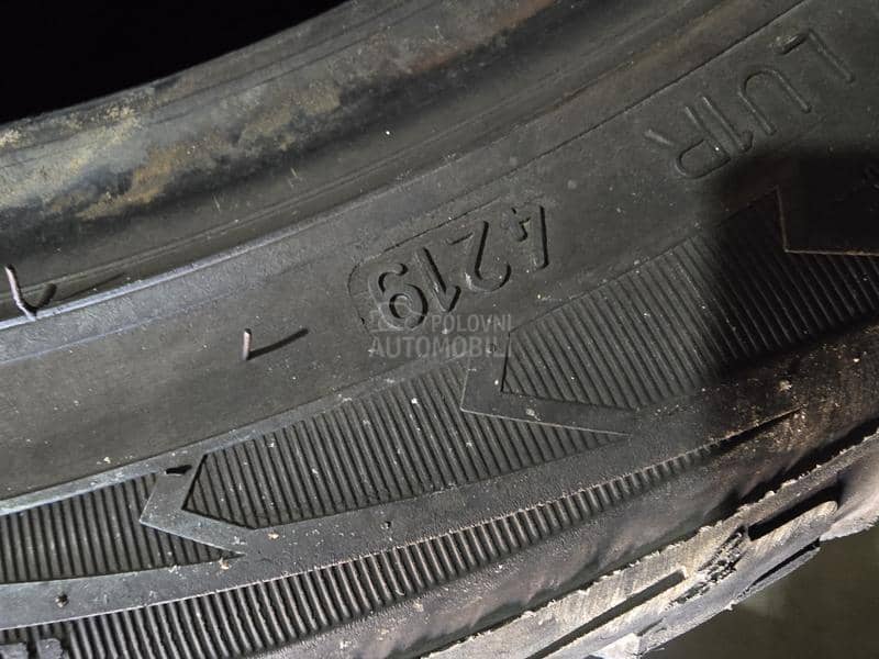 Goodyear 235/45 R17 Zimska