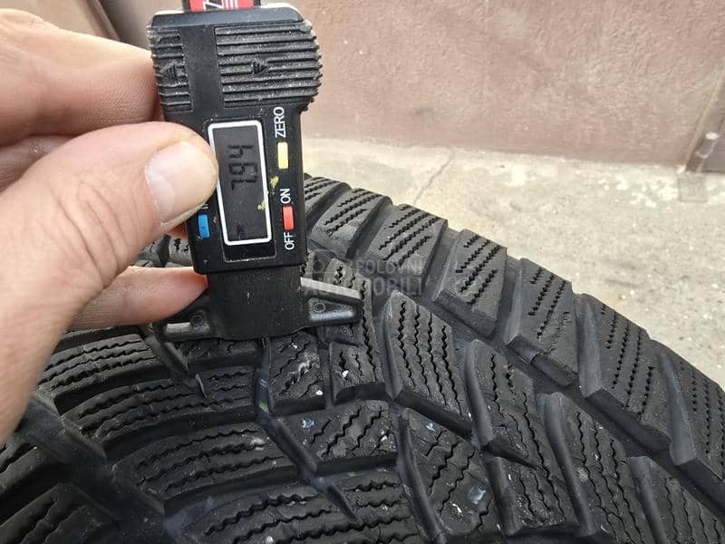 Goodyear 235/45 R17 Zimska